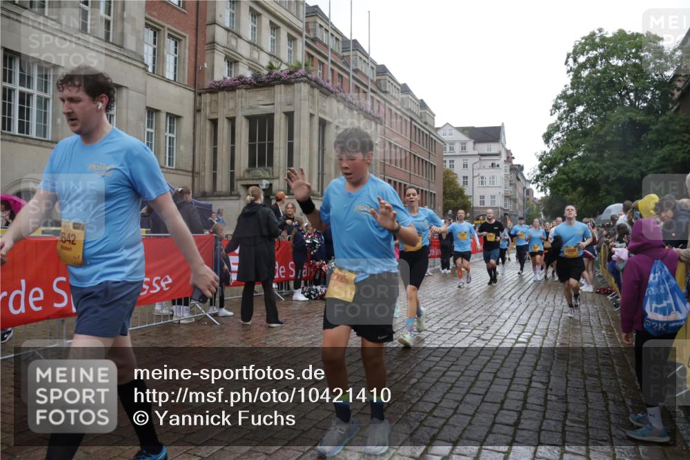 13.09.2026 - Kiel Lauf Yannick Fuchs http://msf.ph/oto/10421410 13.09.2026 10:54:13 Ziel 243, 548, 932, 1343, 1613, 1740, 1765, 2196, 2471, 2579, 2746, 3293, 3337, 3649, 3729, 4264, 4310, 4525, 4582, 4827, 5119, 5392, 6519, 6888, 7276, 7535, 8640, 8849, 8925, 9088, 9400, 9517, 9618, 9863, 10084, 10119, 10443, 11961, 12746, 661, 1117, 1424, 2033, 2225, 2433, 2683, 2843, 3024, 3092, 3269, 3817, 3822, 3886, 3922, 3962, 4045, 4101, 4249, 4276, 4581, 4633, 4701, 4867, 5073, 5203, 5427, 5431, 5506, 5621, 5626, 5650, 5675, 5678, 5680, 5884, 7518, 7535, 183 meine-sportfotos.de