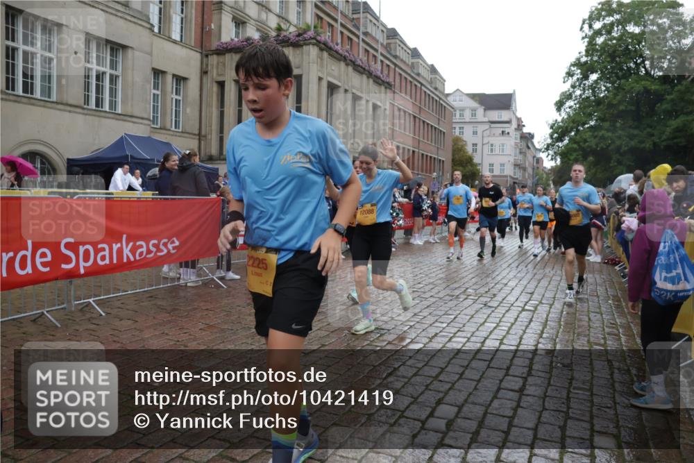 13.09.2026 - Kiel Lauf Yannick Fuchs http://msf.ph/oto/10421419 13.09.2026 10:54:14 Ziel 243, 394, 548, 932, 1343, 1613, 1740, 1765, 2196, 2471, 2579, 2746, 3293, 3337, 3649, 3729, 4264, 4310, 4525, 4582, 4827, 5119, 5392, 6519, 6888, 7276, 8640, 8849, 8925, 9088, 9400, 9863, 10084, 10119, 10443, 11961, 12746, 661, 1117, 1424, 1740, 2033, 2225, 2433, 2683, 2843, 3024, 3092, 3269, 3817, 3822, 3886, 3962, 4045, 4101, 4249, 4276, 4581, 4633, 4701, 4867, 5073, 5203, 5427, 5431, 5506, 5621, 5626, 5650, 5675, 5678, 5680, 5884, 7518, 7535, 9088, 183 meine-sportfotos.de