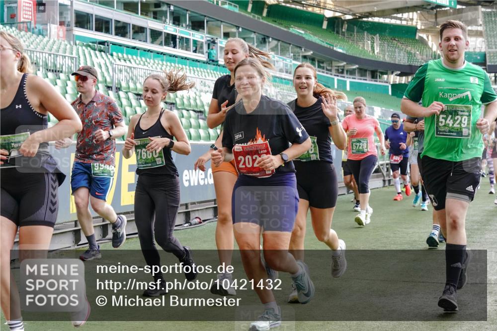 13.09.2026 - 21. swb-Marathon Bremen Michael Burmester http://msf.ph/oto/10421432 13.09.2026 13:22:12 Laufen im Stadion 128, 160, 211, 258, 343, 351, 423, 441, 571, 601, 620, 782, 851, 1060, 1094, 1157, 1158, 1177, 1178, 1259, 1316, 1344, 1417, 1518, 1657, 1669, 1676, 1691, 1729, 1788, 1808, 1846, 1883, 2139, 2201, 2213, 2258, 2290, 2414, 2504, 2526, 2551, 2619, 2632, 2652, 2660, 2685, 2711, 2736, 2828, 2954, 2964, 2995, 3004, 3010, 3022, 3034, 3070, 3074, 3144, 3225, 3351, 3530, 3682, 3784, 4020, 4054, 4406, 4407, 4431, 4584, 1506 meine-sportfotos.de