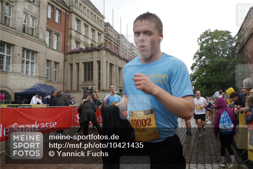 13.09.2026 - Kiel Lauf Yannick Fuchs http://msf.ph/oto/10421435 13.09.2026 10:54:16 Ziel 243, 394, 548, 932, 1343, 1613, 1765, 2196, 2471, 2579, 2746, 3293, 3337, 3649, 3729, 4246, 4310, 4525, 4582, 4827, 5318, 5392, 6519, 6888, 7276, 8640, 8849, 8925, 9400, 9863, 10084, 10443, 11961, 12746, 661, 1117, 1424, 1740, 2033, 2683, 2843, 3024, 3092, 3269, 3817, 3822, 3886, 3962, 4045, 4101, 4249, 4264, 4276, 4581, 4633, 4701, 4867, 5073, 5119, 5203, 5427, 5431, 5506, 5621, 5626, 5650, 5675, 5678, 5680, 5884, 7518, 7535, 9088, 183 meine-sportfotos.de