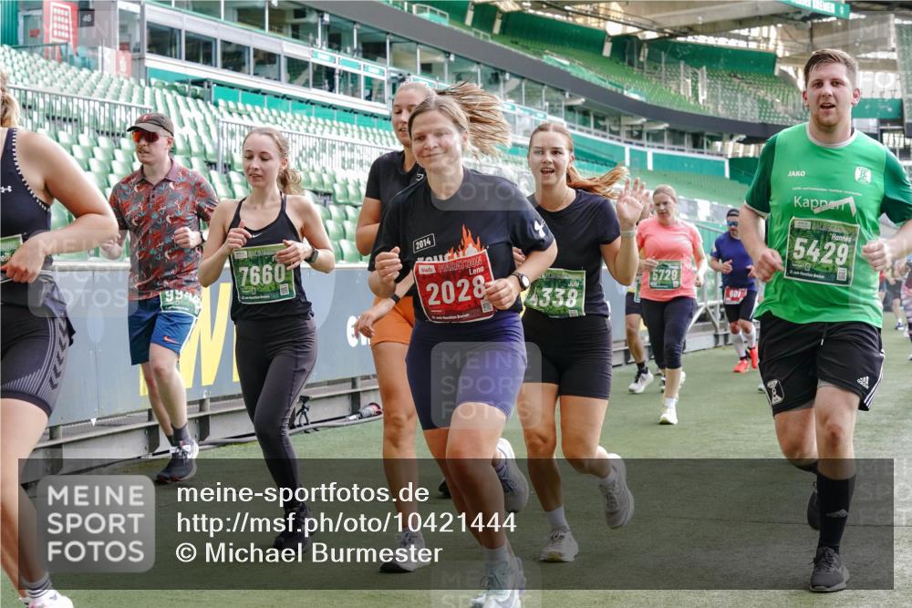 13.09.2026 - 21. swb-Marathon Bremen Michael Burmester http://msf.ph/oto/10421444 13.09.2026 13:22:13 Laufen im Stadion 128, 160, 211, 258, 343, 351, 423, 441, 571, 601, 620, 782, 851, 1060, 1094, 1157, 1158, 1177, 1178, 1259, 1316, 1344, 1417, 1518, 1657, 1669, 1676, 1691, 1729, 1788, 1808, 1846, 1883, 2139, 2201, 2213, 2258, 2290, 2414, 2504, 2526, 2551, 2619, 2632, 2652, 2660, 2685, 2711, 2736, 2828, 2954, 2964, 2995, 3004, 3010, 3022, 3034, 3070, 3074, 3144, 3225, 3351, 3505, 3530, 3682, 3784, 4020, 4054, 4406, 4407, 4431, 4584, 1506 meine-sportfotos.de