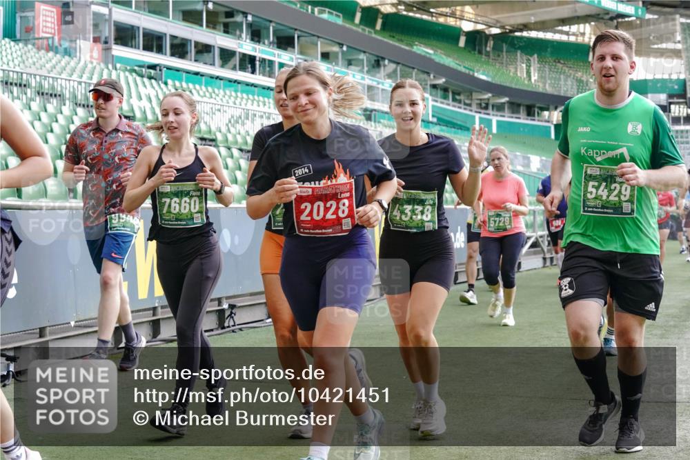 13.09.2026 - 21. swb-Marathon Bremen Michael Burmester http://msf.ph/oto/10421451 13.09.2026 13:22:13 Laufen im Stadion 128, 160, 211, 258, 343, 351, 423, 441, 571, 601, 620, 782, 851, 1060, 1094, 1157, 1158, 1177, 1178, 1259, 1316, 1344, 1417, 1518, 1657, 1669, 1676, 1691, 1729, 1788, 1808, 1846, 1883, 2139, 2201, 2213, 2258, 2290, 2414, 2504, 2526, 2551, 2619, 2632, 2652, 2660, 2685, 2711, 2736, 2828, 2954, 2964, 2995, 3004, 3010, 3022, 3034, 3070, 3074, 3144, 3225, 3351, 3505, 3530, 3682, 3784, 4020, 4054, 4406, 4407, 4431, 4584, 1506 meine-sportfotos.de