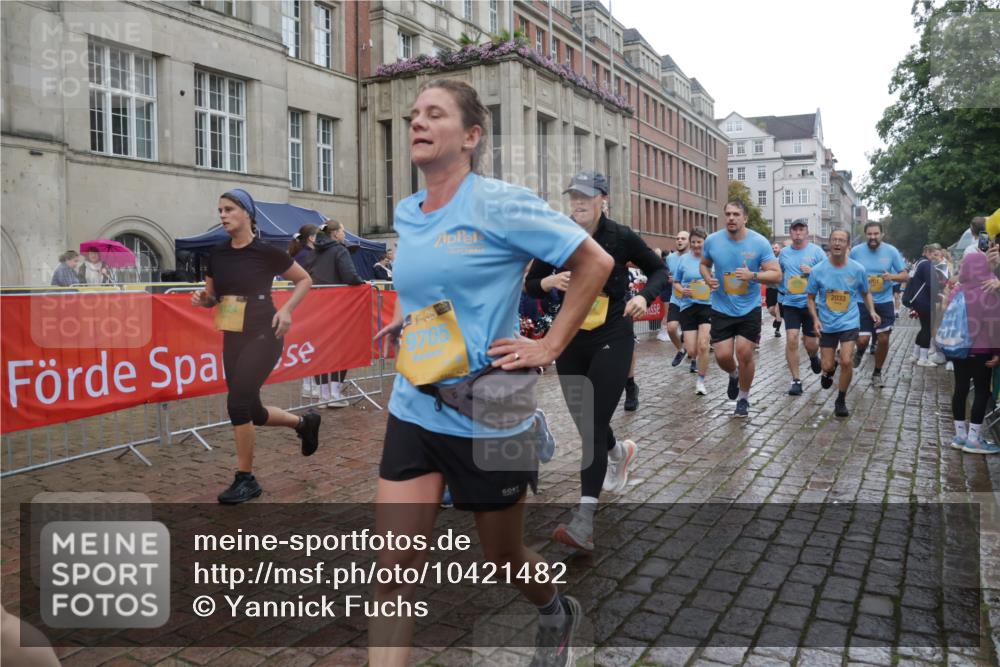 13.09.2026 - Kiel Lauf Yannick Fuchs http://msf.ph/oto/10421482 13.09.2026 10:54:23 Ziel 394, 932, 1127, 1613, 1765, 2259, 3729, 4246, 4310, 4827, 5318, 5578, 6063, 6208, 6571, 6887, 7558, 8328, 8640, 8711, 9655, 9863, 10049, 243, 548, 1117, 1343, 1740, 2033, 2196, 2471, 2579, 2683, 2746, 3024, 3092, 3269, 3293, 3337, 3649, 3817, 3822, 3886, 4045, 4101, 4264, 4276, 4525, 4581, 4582, 4701, 4867, 5073, 5119, 5203, 5392, 5431, 5506, 5621, 5626, 5650, 5675, 5678, 5680, 5884, 6519, 6888, 7276, 7518, 7535, 8849, 8925, 9088, 9400 meine-sportfotos.de