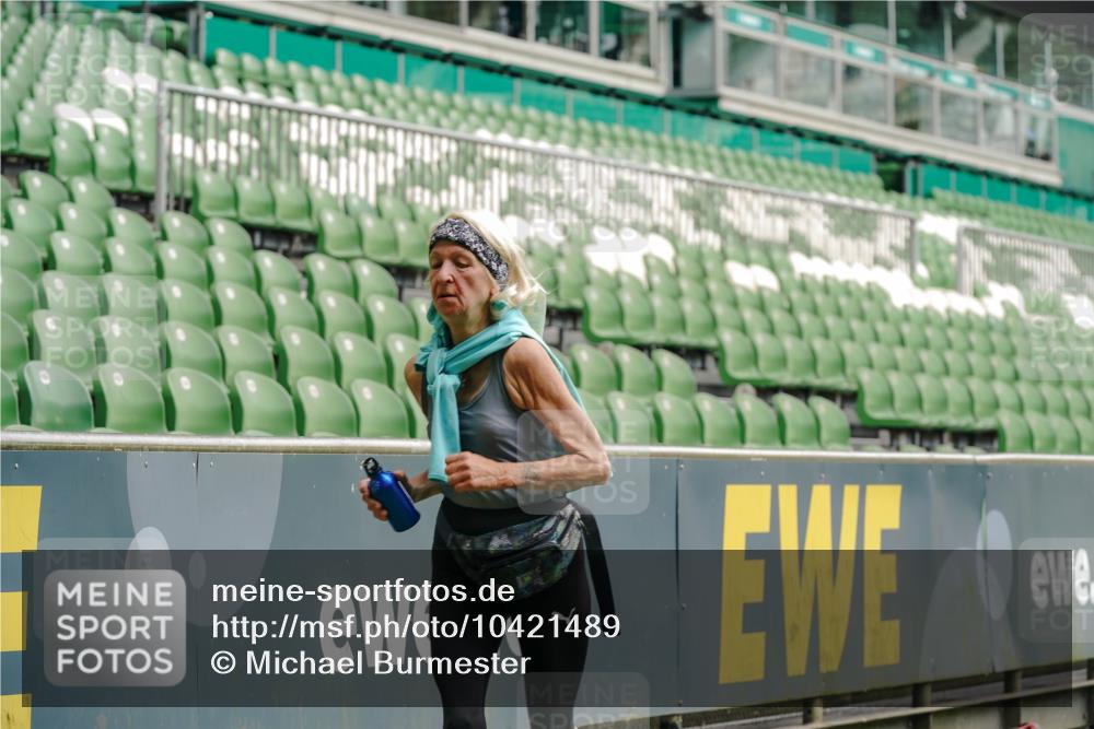 13.09.2026 - 21. swb-Marathon Bremen Michael Burmester http://msf.ph/oto/10421489 13.09.2026 10:44:59 Laufen im Stadion 10137, 10176, 10191, 10192, 10194, 10202, 10242, 10295, 10325, 10335, 10344, 10430, 10459, 10513, 10524, 10568, 10600, 10605, 10606, 10629, 10651, 10679, 10713, 10756, 10779, 10882, 10899, 10900, 10979, 10997, 10999, 11081, 11200, 11233, 11307, 11333, 11337, 11355, 11385, 11408, 11448, 11456, 11461, 11495, 11629, 11808, 11932, 11943, 12057, 12089, 12151, 12153, 12177, 12178, 12224, 12226, 12311, 12321, 12334, 12539, 10148 meine-sportfotos.de