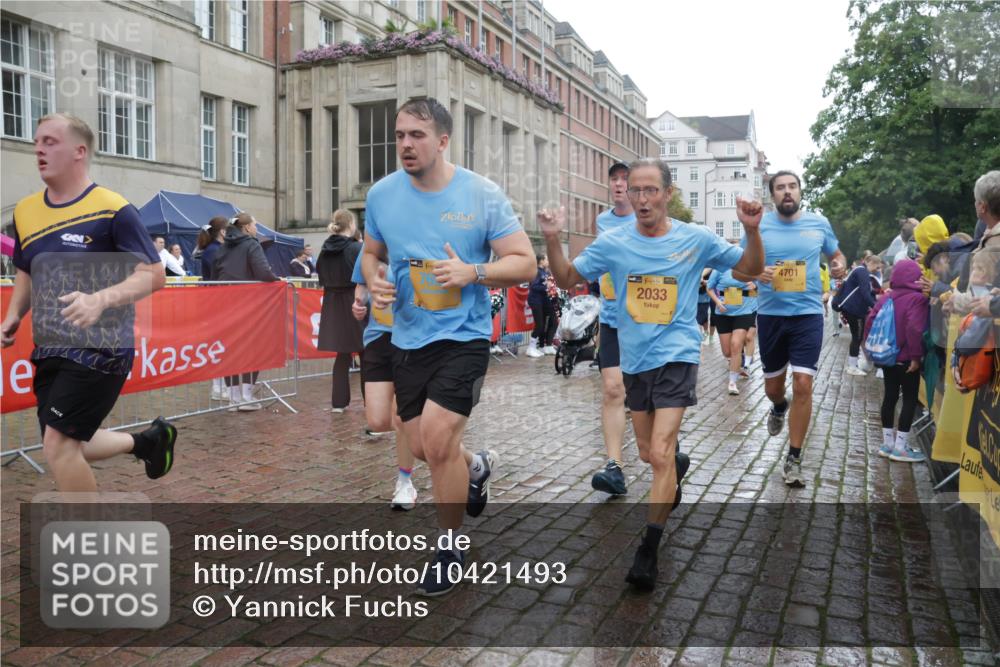 13.09.2026 - Kiel Lauf Yannick Fuchs http://msf.ph/oto/10421493 13.09.2026 10:54:24 Ziel 394, 932, 1127, 1613, 1765, 2259, 3729, 4246, 4310, 4827, 5318, 5560, 5578, 6063, 6208, 6571, 6887, 7558, 8328, 8640, 8711, 9655, 9863, 10049, 243, 548, 1117, 1343, 1740, 2033, 2196, 2471, 2579, 2683, 2746, 3024, 3092, 3269, 3293, 3337, 3649, 3817, 3822, 3886, 4045, 4101, 4264, 4276, 4310, 4525, 4581, 4582, 4701, 4867, 5119, 5203, 5392, 5431, 5506, 5621, 5626, 5650, 5675, 5678, 5680, 5884, 6519, 6888, 7276, 7518, 7535, 8849, 8925, 9088, 9400 meine-sportfotos.de