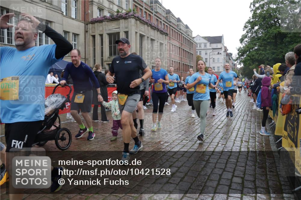 13.09.2026 - Kiel Lauf Yannick Fuchs http://msf.ph/oto/10421528 13.09.2026 10:54:28 Ziel 394, 1127, 1287, 2259, 4246, 4502, 5318, 5560, 5578, 6063, 6166, 6208, 6571, 6887, 7558, 8328, 8711, 9462, 9633, 9655, 10049, 11156, 11529, 12526, 12710, 243, 548, 932, 1343, 1613, 1740, 1765, 2196, 2471, 2579, 2683, 2746, 3024, 3269, 3293, 3337, 3649, 3729, 3886, 4045, 4101, 4264, 4276, 4310, 4525, 4581, 4582, 4827, 4867, 5119, 5392, 5506, 5621, 5626, 5650, 5675, 5678, 5680, 6519, 6888, 7276, 7518, 7535, 8640, 8849, 8925, 9088, 9400, 396 meine-sportfotos.de