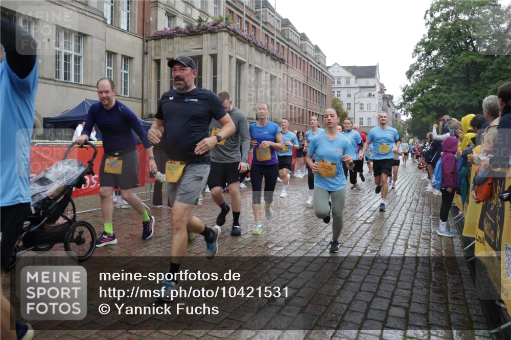 13.09.2026 - Kiel Lauf Yannick Fuchs http://msf.ph/oto/10421531 13.09.2026 10:54:28 Ziel 394, 1127, 1287, 2259, 4246, 4502, 5318, 5560, 5578, 6063, 6166, 6208, 6571, 6887, 7558, 8328, 8711, 9462, 9633, 9655, 10049, 11156, 11529, 12526, 12710, 243, 548, 932, 1343, 1613, 1740, 1765, 2196, 2471, 2579, 2683, 2746, 3024, 3269, 3293, 3337, 3649, 3729, 3886, 4045, 4101, 4264, 4276, 4310, 4525, 4581, 4582, 4827, 4867, 5119, 5392, 5506, 5621, 5626, 5650, 5675, 5678, 5680, 6519, 6888, 7276, 7518, 7535, 8640, 8849, 8925, 9088, 9400, 396 meine-sportfotos.de