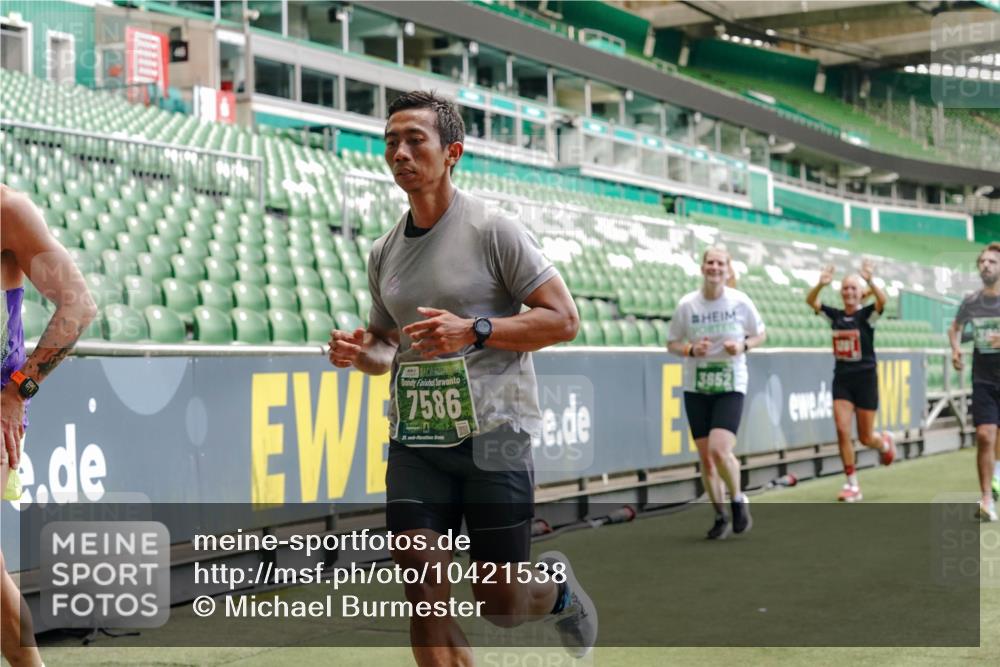 13.09.2026 - 21. swb-Marathon Bremen Michael Burmester http://msf.ph/oto/10421538 13.09.2026 12:59:28 Laufen im Stadion 135, 141, 148, 191, 226, 232, 260, 342, 511, 651, 672, 745, 789, 790, 972, 1080, 1119, 1166, 1209, 1281, 1368, 1493, 1494, 1516, 1642, 1647, 1861, 1931, 1933, 1935, 1963, 2088, 2210, 2289, 2293, 2306, 2343, 2367, 2425, 2481, 2517, 2570, 2577, 2686, 2771, 2806, 2807, 2827, 2885, 2899, 2914, 2953, 2961, 2979, 3015, 3021, 3076, 3098, 3105, 3120, 3124, 3148, 3186, 3190, 3233, 3273, 3338, 3354, 3435, 3480, 3516, 3531, 3534, 3560, 3652, 3655, 3729, 3855, 3861, 3930, 3933, 3934, 205 meine-sportfotos.de