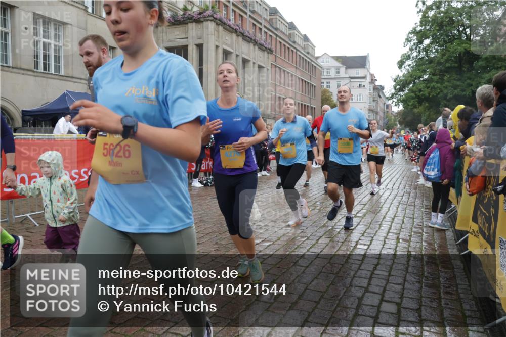 13.09.2026 - Kiel Lauf Yannick Fuchs http://msf.ph/oto/10421544 13.09.2026 10:54:29 Ziel 394, 1127, 1287, 2259, 2506, 4246, 4502, 5318, 5560, 5578, 6063, 6166, 6208, 6571, 6887, 7558, 8328, 8711, 8867, 9462, 9633, 9655, 10049, 11156, 11529, 12526, 12710, 243, 394, 548, 932, 1343, 1613, 1740, 1765, 2196, 2471, 2579, 2683, 2746, 3024, 3269, 3293, 3337, 3649, 3729, 3886, 4045, 4101, 4264, 4276, 4310, 4525, 4581, 4582, 4827, 4867, 5119, 5392, 5506, 5621, 5626, 5650, 5675, 5678, 5680, 6519, 6888, 7276, 7518, 7535, 8640, 8849, 8925, 9088, 9400, 396 meine-sportfotos.de