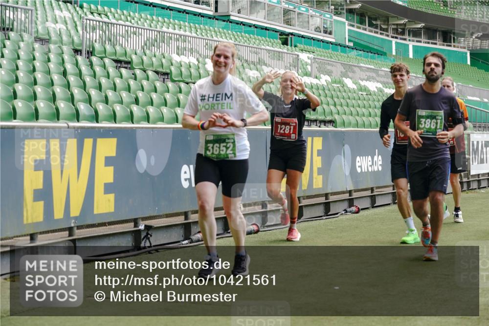 13.09.2026 - 21. swb-Marathon Bremen Michael Burmester http://msf.ph/oto/10421561 13.09.2026 12:59:29 Laufen im Stadion 135, 141, 148, 191, 226, 232, 260, 342, 511, 651, 672, 745, 789, 972, 1080, 1119, 1166, 1209, 1281, 1368, 1493, 1494, 1516, 1642, 1647, 1861, 1931, 1933, 1935, 1963, 2088, 2210, 2289, 2293, 2306, 2343, 2367, 2425, 2481, 2517, 2570, 2577, 2686, 2771, 2806, 2807, 2827, 2885, 2899, 2914, 2953, 2961, 2979, 3015, 3021, 3076, 3098, 3105, 3120, 3124, 3148, 3190, 3233, 3273, 3338, 3354, 3435, 3480, 3516, 3531, 3534, 3560, 3652, 3655, 3729, 3855, 3861, 3930, 3933, 3934, 205 meine-sportfotos.de