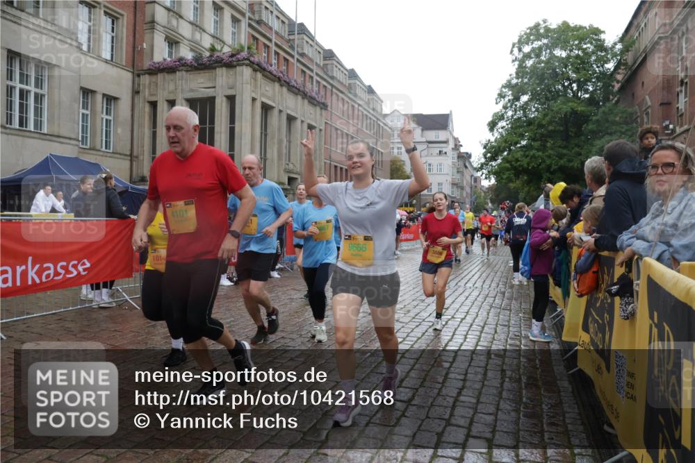 13.09.2026 - Kiel Lauf Yannick Fuchs http://msf.ph/oto/10421568 13.09.2026 10:54:31 Ziel 1127, 1287, 2259, 2506, 4502, 5560, 5578, 6063, 6166, 6208, 6571, 6887, 7558, 8328, 8711, 8867, 9462, 9633, 9655, 10049, 11156, 11529, 11760, 12526, 12710, 243, 394, 548, 932, 1343, 1613, 1740, 1765, 2196, 2471, 2579, 2683, 2746, 3024, 3269, 3293, 3337, 3649, 3729, 3886, 4045, 4101, 4246, 4264, 4276, 4310, 4525, 4581, 4582, 4827, 4867, 5119, 5318, 5392, 5506, 5621, 5650, 5675, 5678, 5680, 6519, 6888, 7276, 7518, 7535, 8640, 8849, 8925, 9088, 9400, 396 meine-sportfotos.de