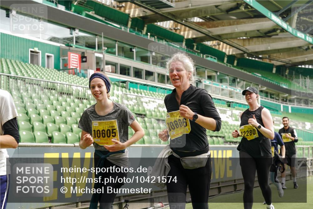13.09.2026 - 21. swb-Marathon Bremen Michael Burmester http://msf.ph/oto/10421574 13.09.2026 10:45:04 Laufen im Stadion 10137, 10176, 10191, 10192, 10194, 10202, 10242, 10295, 10325, 10335, 10344, 10430, 10459, 10472, 10513, 10524, 10568, 10600, 10605, 10606, 10629, 10651, 10679, 10713, 10756, 10779, 10882, 10979, 10997, 10999, 11081, 11200, 11233, 11307, 11309, 11333, 11337, 11355, 11367, 11385, 11408, 11495, 11629, 11808, 11932, 11943, 12057, 12089, 12151, 12153, 12177, 12178, 12224, 12226, 12311, 12321, 12334, 12539, 10148 meine-sportfotos.de