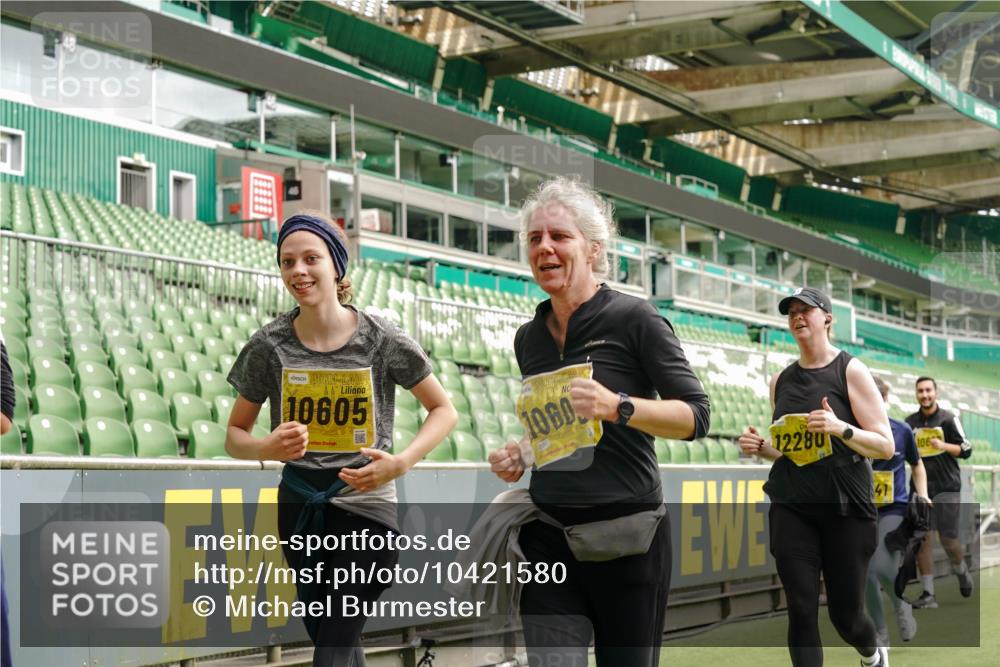 13.09.2026 - 21. swb-Marathon Bremen Michael Burmester http://msf.ph/oto/10421580 13.09.2026 10:45:05 Laufen im Stadion 10137, 10176, 10191, 10192, 10194, 10202, 10242, 10295, 10325, 10335, 10344, 10430, 10459, 10472, 10513, 10524, 10568, 10600, 10605, 10606, 10629, 10651, 10679, 10713, 10756, 10779, 10882, 10979, 10997, 10999, 11081, 11200, 11233, 11307, 11309, 11333, 11337, 11355, 11367, 11385, 11408, 11495, 11629, 11709, 11808, 11932, 11943, 12057, 12089, 12151, 12153, 12177, 12178, 12224, 12226, 12311, 12321, 12334, 12539, 10148, 10330 meine-sportfotos.de