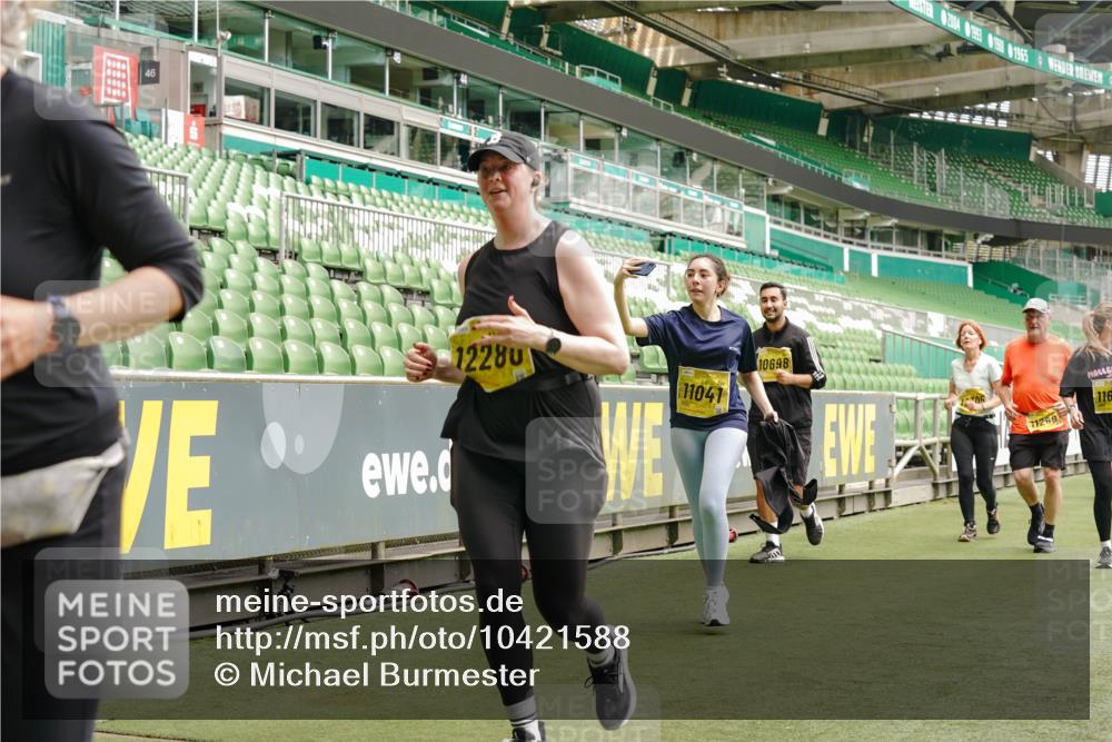 13.09.2026 - 21. swb-Marathon Bremen Michael Burmester http://msf.ph/oto/10421588 13.09.2026 10:45:05 Laufen im Stadion 10137, 10176, 10191, 10192, 10194, 10202, 10242, 10295, 10325, 10335, 10344, 10430, 10459, 10472, 10513, 10524, 10568, 10600, 10605, 10606, 10629, 10651, 10679, 10713, 10756, 10779, 10882, 10979, 10997, 10999, 11081, 11200, 11233, 11307, 11309, 11333, 11337, 11355, 11367, 11385, 11408, 11495, 11629, 11709, 11808, 11932, 11943, 12057, 12089, 12151, 12153, 12177, 12178, 12224, 12226, 12311, 12321, 12334, 12539, 10148, 10330 meine-sportfotos.de