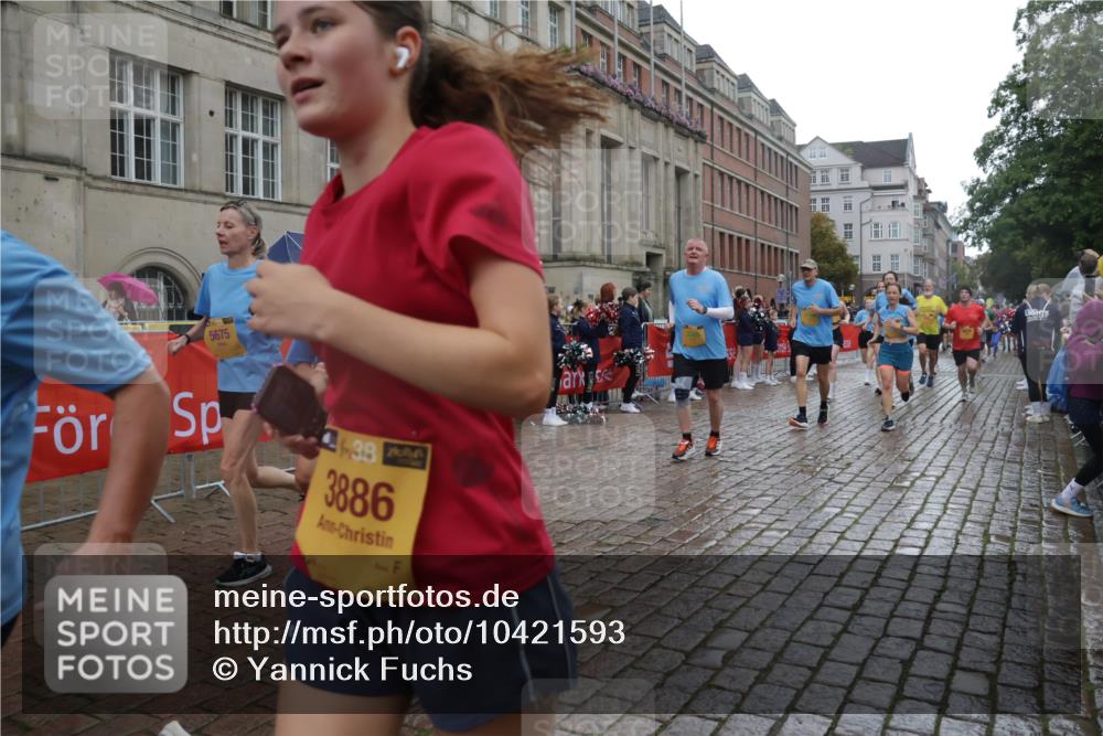 13.09.2026 - Kiel Lauf Yannick Fuchs http://msf.ph/oto/10421593 13.09.2026 10:54:33 Ziel 1127, 1287, 2259, 2506, 4502, 5560, 5578, 5821, 6063, 6166, 6208, 6571, 6887, 6889, 7558, 8542, 8711, 8867, 9297, 9462, 9633, 10015, 10049, 11156, 11529, 11760, 12526, 12529, 12710, 243, 394, 548, 932, 1343, 1613, 1740, 1765, 2196, 2471, 2579, 2746, 3024, 3269, 3293, 3337, 3649, 3729, 3886, 4101, 4246, 4264, 4310, 4525, 4581, 4582, 4827, 4867, 5119, 5318, 5392, 5621, 5675, 5678, 5680, 6519, 6888, 7276, 7518, 7535, 8328, 8640, 8849, 8925, 9088, 9400, 396, 454 meine-sportfotos.de