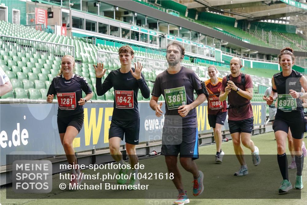 13.09.2026 - 21. swb-Marathon Bremen Michael Burmester http://msf.ph/oto/10421618 13.09.2026 12:59:31 Laufen im Stadion 135, 141, 148, 191, 226, 232, 260, 342, 511, 651, 672, 745, 972, 1080, 1119, 1166, 1209, 1281, 1368, 1493, 1494, 1516, 1642, 1647, 1861, 1931, 1933, 1935, 1963, 2088, 2210, 2289, 2293, 2306, 2343, 2367, 2425, 2481, 2517, 2570, 2577, 2686, 2771, 2806, 2807, 2827, 2885, 2899, 2914, 2953, 2961, 2979, 3015, 3021, 3076, 3098, 3105, 3120, 3124, 3148, 3190, 3233, 3273, 3338, 3354, 3435, 3480, 3516, 3531, 3534, 3560, 3652, 3729, 3855, 3861, 3930, 3933, 3934, 205 meine-sportfotos.de