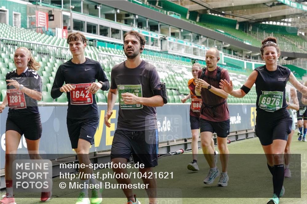 13.09.2026 - 21. swb-Marathon Bremen Michael Burmester http://msf.ph/oto/10421621 13.09.2026 12:59:31 Laufen im Stadion 135, 141, 148, 191, 226, 232, 260, 342, 511, 651, 672, 745, 972, 1080, 1119, 1166, 1209, 1281, 1368, 1493, 1494, 1516, 1642, 1647, 1861, 1931, 1933, 1935, 1963, 2088, 2210, 2289, 2293, 2306, 2343, 2367, 2425, 2481, 2517, 2570, 2577, 2686, 2771, 2806, 2807, 2827, 2885, 2899, 2914, 2953, 2961, 2979, 3015, 3021, 3076, 3098, 3105, 3120, 3124, 3148, 3190, 3233, 3273, 3338, 3354, 3435, 3480, 3516, 3531, 3534, 3560, 3652, 3729, 3855, 3861, 3930, 3933, 3934, 205 meine-sportfotos.de