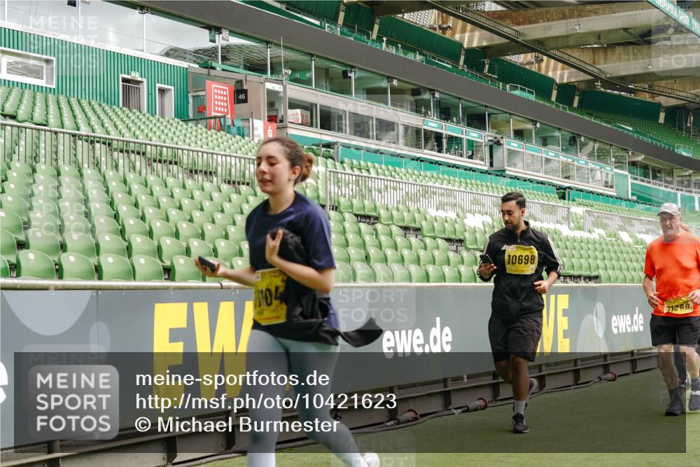 13.09.2026 - 21. swb-Marathon Bremen Michael Burmester http://msf.ph/oto/10421623 13.09.2026 10:45:07 Laufen im Stadion 10137, 10176, 10191, 10192, 10194, 10202, 10242, 10295, 10325, 10335, 10344, 10430, 10459, 10472, 10513, 10524, 10568, 10600, 10605, 10606, 10629, 10651, 10679, 10713, 10756, 10779, 10882, 10979, 10997, 10999, 11081, 11200, 11233, 11307, 11309, 11337, 11355, 11367, 11385, 11408, 11495, 11629, 11709, 11808, 11821, 11932, 11943, 12057, 12089, 12151, 12153, 12177, 12178, 12224, 12226, 12311, 12321, 12334, 12539, 10148, 10330 meine-sportfotos.de