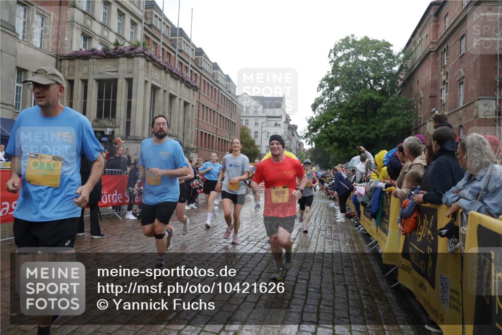 13.09.2026 - Kiel Lauf Yannick Fuchs http://msf.ph/oto/10421626 13.09.2026 10:54:36 Ziel 1127, 1287, 2506, 4502, 4938, 5302, 5560, 5821, 6063, 6166, 6208, 6887, 6889, 7046, 7558, 8542, 8711, 8867, 9297, 9462, 9633, 10015, 10740, 11156, 11529, 11760, 12268, 12526, 12529, 12710, 243, 394, 548, 932, 1343, 1613, 1740, 1765, 2196, 2259, 2471, 2579, 2746, 3024, 3269, 3293, 3337, 3649, 3729, 4246, 4264, 4310, 4525, 4582, 4827, 5119, 5318, 5392, 5578, 5621, 5680, 6063, 6208, 6519, 6571, 6888, 7276, 7535, 8328, 8640, 8711, 8849, 8925, 9088, 9400, 396, 454 meine-sportfotos.de
