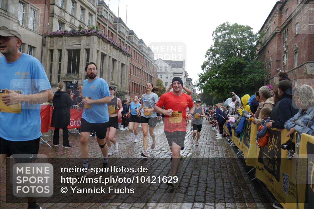 13.09.2026 - Kiel Lauf Yannick Fuchs http://msf.ph/oto/10421629 13.09.2026 10:54:36 Ziel 1127, 1287, 2506, 4502, 4938, 5302, 5560, 5821, 6063, 6166, 6208, 6887, 6889, 7046, 7558, 8542, 8711, 8867, 9297, 9462, 9633, 10015, 10740, 11156, 11529, 11760, 12268, 12526, 12529, 12710, 243, 394, 548, 932, 1343, 1613, 1740, 1765, 2196, 2259, 2471, 2579, 2746, 3024, 3269, 3293, 3337, 3649, 3729, 4246, 4264, 4310, 4525, 4582, 4827, 5119, 5318, 5392, 5578, 5621, 5680, 6063, 6208, 6519, 6571, 6888, 7276, 7535, 8328, 8640, 8711, 8849, 8925, 9088, 9400, 396, 454 meine-sportfotos.de