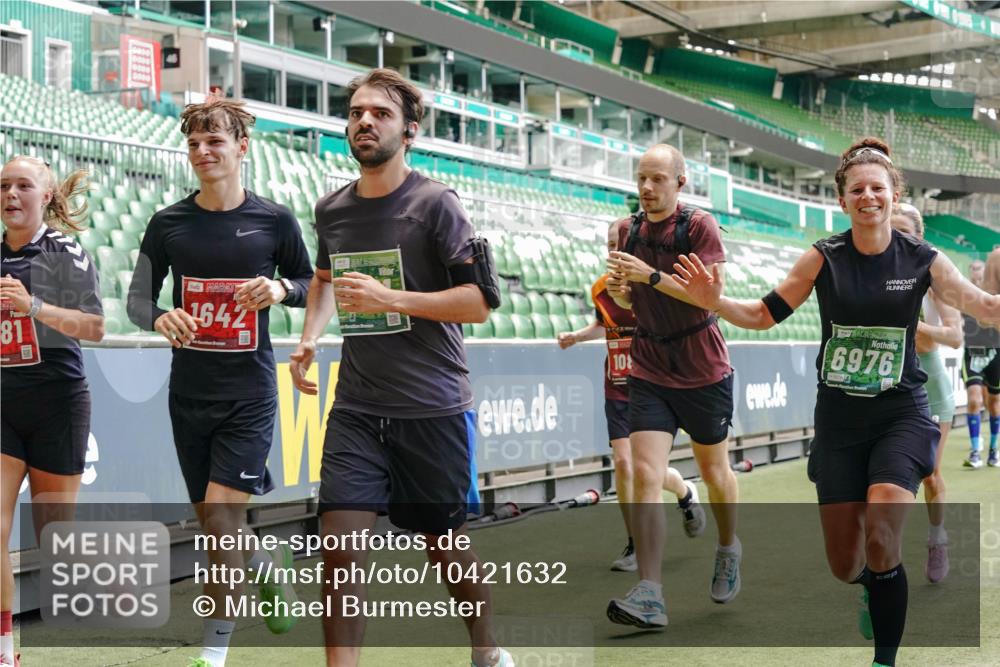 13.09.2026 - 21. swb-Marathon Bremen Michael Burmester http://msf.ph/oto/10421632 13.09.2026 12:59:31 Laufen im Stadion 135, 141, 148, 191, 226, 232, 260, 342, 511, 651, 672, 745, 972, 1080, 1119, 1166, 1209, 1281, 1368, 1493, 1494, 1516, 1642, 1647, 1861, 1931, 1933, 1935, 1963, 2088, 2210, 2289, 2293, 2306, 2343, 2367, 2425, 2481, 2517, 2570, 2577, 2686, 2771, 2806, 2807, 2827, 2885, 2899, 2914, 2953, 2961, 2979, 3015, 3021, 3076, 3098, 3105, 3120, 3124, 3148, 3190, 3233, 3273, 3338, 3354, 3435, 3480, 3516, 3531, 3534, 3560, 3652, 3729, 3855, 3861, 3930, 3933, 3934, 205 meine-sportfotos.de