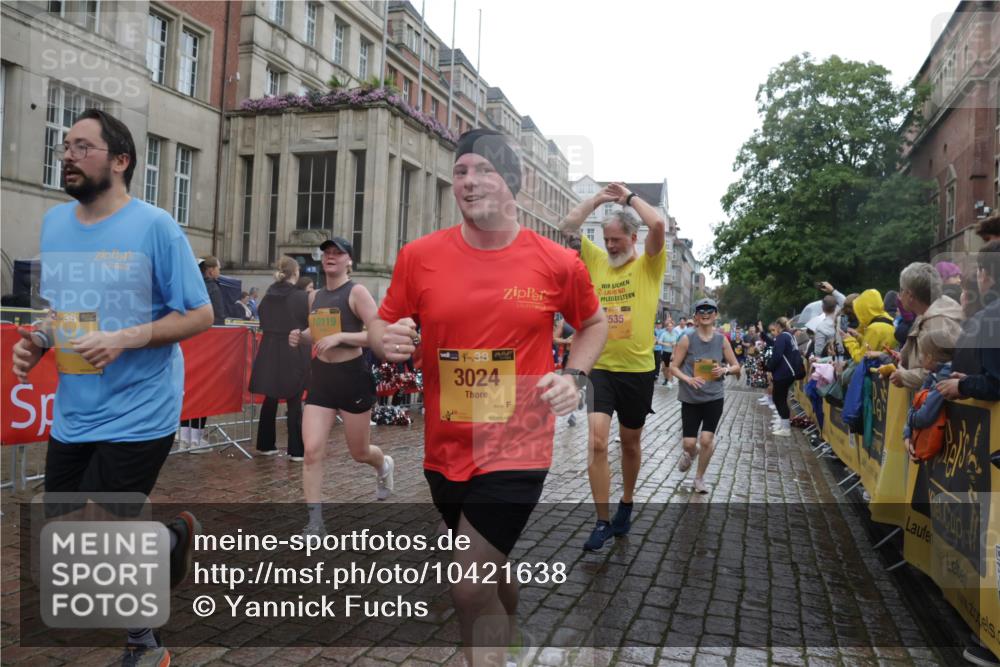 13.09.2026 - Kiel Lauf Yannick Fuchs http://msf.ph/oto/10421638 13.09.2026 10:54:37 Ziel 1127, 1287, 2506, 3939, 4091, 4502, 4938, 5302, 5560, 5821, 6166, 6887, 6889, 7046, 7558, 8542, 8867, 9297, 9424, 9462, 9633, 10015, 10740, 11156, 11529, 11760, 12268, 12526, 12529, 12710, 243, 394, 548, 932, 1127, 1343, 1613, 1740, 1765, 2196, 2259, 2471, 2579, 2746, 3024, 3293, 3337, 3649, 3729, 4246, 4264, 4310, 4525, 4582, 4827, 5119, 5318, 5392, 5578, 5680, 6063, 6208, 6519, 6571, 6887, 6888, 7276, 7535, 7558, 8328, 8640, 8711, 8849, 8925, 9088, 9400, 396, 454 meine-sportfotos.de