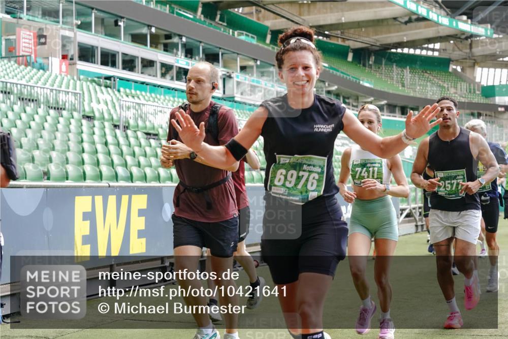 13.09.2026 - 21. swb-Marathon Bremen Michael Burmester http://msf.ph/oto/10421641 13.09.2026 12:59:32 Laufen im Stadion 135, 141, 148, 191, 226, 232, 260, 342, 511, 651, 672, 745, 972, 1080, 1119, 1166, 1209, 1281, 1368, 1493, 1494, 1516, 1642, 1647, 1861, 1931, 1933, 1935, 1963, 2088, 2210, 2289, 2293, 2306, 2343, 2367, 2425, 2481, 2517, 2570, 2577, 2686, 2771, 2806, 2807, 2827, 2885, 2899, 2914, 2953, 2961, 2979, 3015, 3021, 3076, 3098, 3105, 3120, 3124, 3148, 3190, 3233, 3273, 3338, 3354, 3435, 3480, 3516, 3531, 3534, 3560, 3652, 3729, 3855, 3861, 3930, 3933, 3934, 205 meine-sportfotos.de
