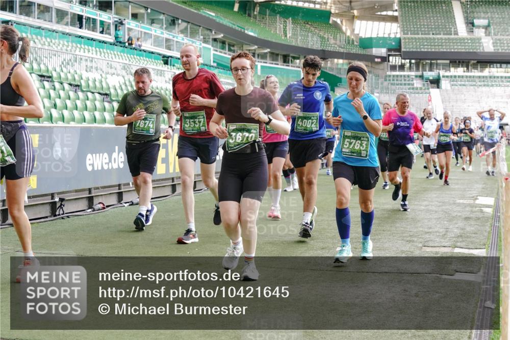 13.09.2026 - 21. swb-Marathon Bremen Michael Burmester http://msf.ph/oto/10421645 13.09.2026 13:22:23 Laufen im Stadion 128, 160, 211, 258, 343, 351, 423, 441, 571, 601, 609, 620, 708, 782, 851, 892, 1060, 1094, 1157, 1158, 1177, 1178, 1259, 1316, 1331, 1344, 1417, 1518, 1657, 1669, 1676, 1691, 1729, 1746, 1788, 1808, 1883, 2213, 2258, 2290, 2414, 2433, 2475, 2504, 2526, 2551, 2619, 2632, 2652, 2660, 2685, 2711, 2736, 2828, 2954, 2964, 2995, 3010, 3022, 3034, 3070, 3074, 3144, 3225, 3252, 3347, 3351, 3505, 3530, 3559, 3682, 3784, 4020, 4054, 4231, 4406, 4407, 4431, 4584, 1506 meine-sportfotos.de