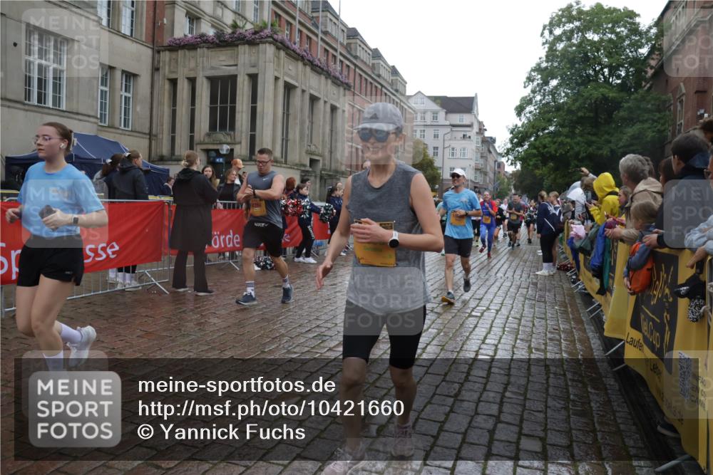 13.09.2026 - Kiel Lauf Yannick Fuchs http://msf.ph/oto/10421660 13.09.2026 10:54:38 Ziel 1287, 2506, 3939, 4091, 4502, 4938, 5302, 5560, 5821, 6166, 6889, 7046, 8542, 8867, 9297, 9424, 9462, 9633, 10015, 10740, 11156, 11529, 11760, 12268, 12526, 12529, 12710, 243, 394, 548, 932, 1127, 1343, 1613, 1740, 1765, 2196, 2259, 2471, 2579, 2746, 3293, 3337, 3649, 3729, 4246, 4264, 4310, 4525, 4582, 4827, 5119, 5318, 5392, 5578, 6063, 6208, 6519, 6571, 6887, 6888, 7276, 7535, 7558, 8328, 8640, 8711, 8849, 8925, 9088, 9400, 396, 454 meine-sportfotos.de