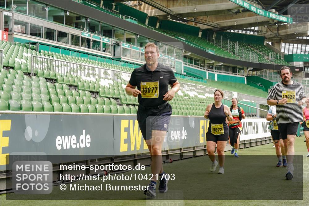 13.09.2026 - 21. swb-Marathon Bremen Michael Burmester http://msf.ph/oto/10421703 13.09.2026 10:45:12 Laufen im Stadion 10137, 10176, 10191, 10192, 10194, 10202, 10242, 10295, 10344, 10430, 10472, 10524, 10568, 10600, 10629, 10651, 10679, 10713, 10756, 10779, 10882, 10979, 10997, 10999, 11081, 11200, 11233, 11307, 11309, 11355, 11367, 11385, 11408, 11495, 11629, 11709, 11808, 11821, 11932, 11943, 12057, 12089, 12151, 12153, 12177, 12178, 12224, 12226, 12311, 12321, 12334, 12539, 10148, 10330 meine-sportfotos.de