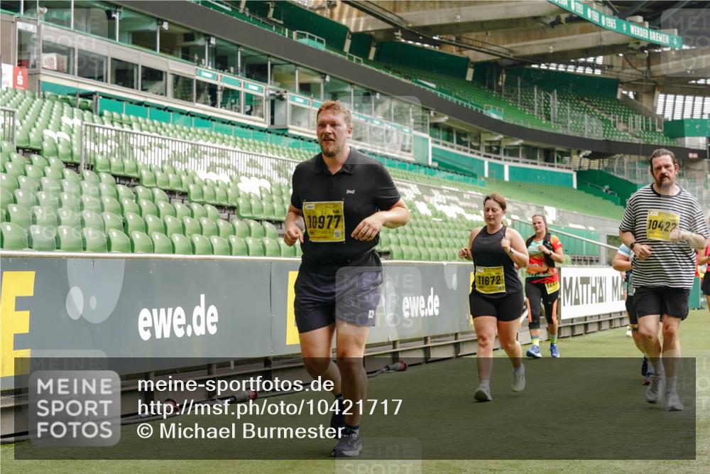 13.09.2026 - 21. swb-Marathon Bremen Michael Burmester http://msf.ph/oto/10421717 13.09.2026 10:45:13 Laufen im Stadion 10137, 10176, 10191, 10192, 10194, 10202, 10242, 10295, 10344, 10430, 10472, 10524, 10568, 10600, 10629, 10651, 10679, 10713, 10756, 10779, 10882, 10979, 10997, 10999, 11081, 11181, 11200, 11233, 11307, 11309, 11355, 11367, 11385, 11408, 11495, 11629, 11709, 11808, 11821, 11932, 11943, 12057, 12089, 12151, 12153, 12177, 12178, 12224, 12226, 12311, 12321, 12334, 12539, 10148, 10330 meine-sportfotos.de