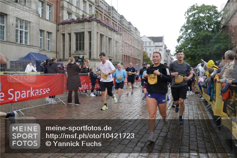 13.09.2026 - Kiel Lauf Yannick Fuchs http://msf.ph/oto/10421723 13.09.2026 10:54:43 Ziel 396, 796, 1063, 1619, 1659, 1940, 2506, 3162, 3511, 3939, 3950, 4091, 4502, 4772, 4938, 5302, 5521, 5770, 5821, 5923, 6889, 7046, 7696, 8222, 8374, 8484, 8542, 8867, 9297, 9424, 10015, 10134, 10740, 11529, 11760, 12268, 12529, 243, 394, 548, 932, 1127, 1287, 1343, 1613, 1765, 2196, 2259, 2471, 2579, 2746, 3293, 3337, 3729, 4246, 4310, 4502, 4525, 4582, 4827, 5318, 5392, 5560, 5578, 6063, 6166, 6208, 6519, 6571, 6887, 6888, 7558, 8328, 8640, 8711, 8849, 9400, 9462, 9633, 454 meine-sportfotos.de