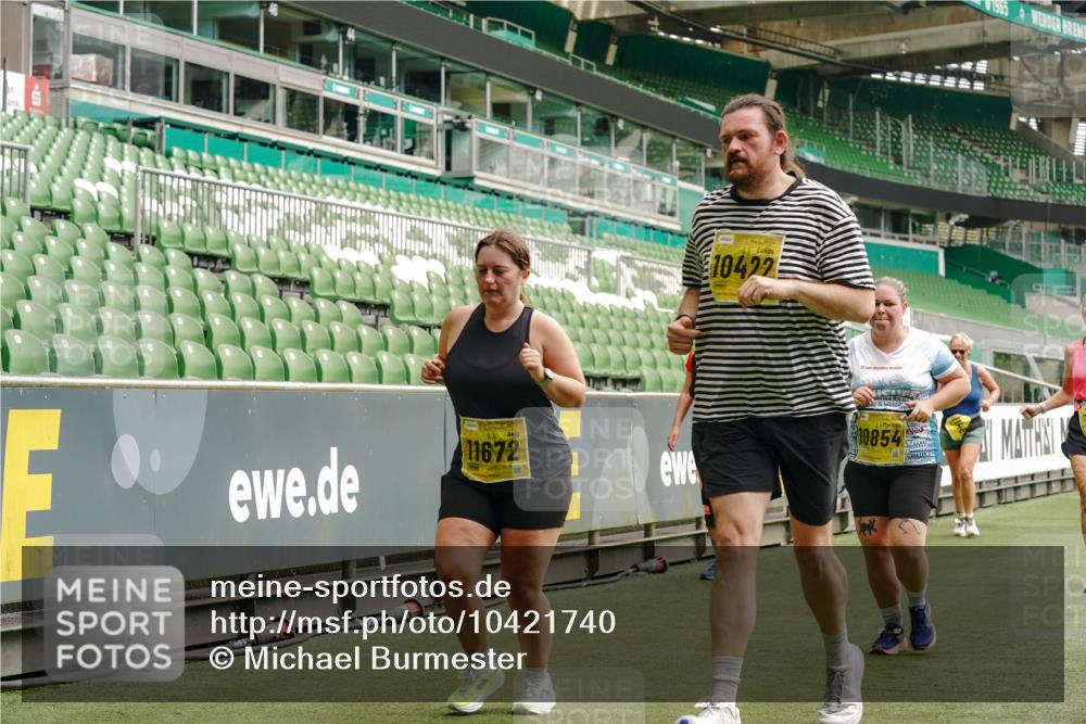 13.09.2026 - 21. swb-Marathon Bremen Michael Burmester http://msf.ph/oto/10421740 13.09.2026 10:45:14 Laufen im Stadion 10137, 10176, 10191, 10192, 10194, 10202, 10242, 10295, 10344, 10430, 10472, 10524, 10568, 10600, 10629, 10651, 10679, 10713, 10756, 10779, 10882, 10979, 10997, 10999, 11081, 11181, 11200, 11233, 11307, 11309, 11355, 11367, 11385, 11408, 11495, 11629, 11709, 11808, 11821, 11932, 11943, 12057, 12089, 12151, 12153, 12177, 12178, 12224, 12226, 12311, 12321, 12334, 12374, 12539, 10148, 10330 meine-sportfotos.de