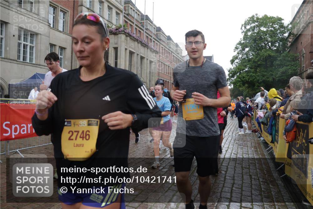 13.09.2026 - Kiel Lauf Yannick Fuchs http://msf.ph/oto/10421741 13.09.2026 10:54:44 Ziel 396, 459, 796, 1063, 1619, 1659, 1940, 2506, 3162, 3511, 3939, 3950, 4091, 4772, 4938, 5302, 5521, 5770, 5821, 5923, 6889, 7046, 7696, 8222, 8374, 8484, 8542, 8867, 9297, 9424, 10015, 10134, 10740, 11760, 12268, 12529, 243, 394, 548, 932, 1127, 1287, 1343, 1613, 1765, 2196, 2259, 2471, 2506, 2579, 2746, 3293, 3337, 3729, 4246, 4310, 4502, 4525, 4582, 4827, 5318, 5560, 5578, 6063, 6166, 6208, 6571, 6887, 6888, 7558, 8328, 8640, 8711, 8849, 9400, 9462, 9633, 454, 3084, 243 meine-sportfotos.de