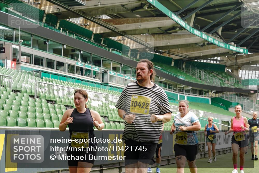 13.09.2026 - 21. swb-Marathon Bremen Michael Burmester http://msf.ph/oto/10421745 13.09.2026 10:45:15 Laufen im Stadion 10137, 10176, 10191, 10192, 10194, 10202, 10242, 10295, 10344, 10430, 10472, 10524, 10568, 10600, 10629, 10651, 10679, 10713, 10756, 10779, 10882, 10979, 10997, 10999, 11081, 11181, 11200, 11233, 11307, 11309, 11355, 11367, 11385, 11408, 11495, 11629, 11709, 11808, 11821, 11932, 11943, 12057, 12089, 12151, 12153, 12177, 12178, 12224, 12226, 12311, 12321, 12334, 12374, 12539, 10148, 10303, 10330 meine-sportfotos.de