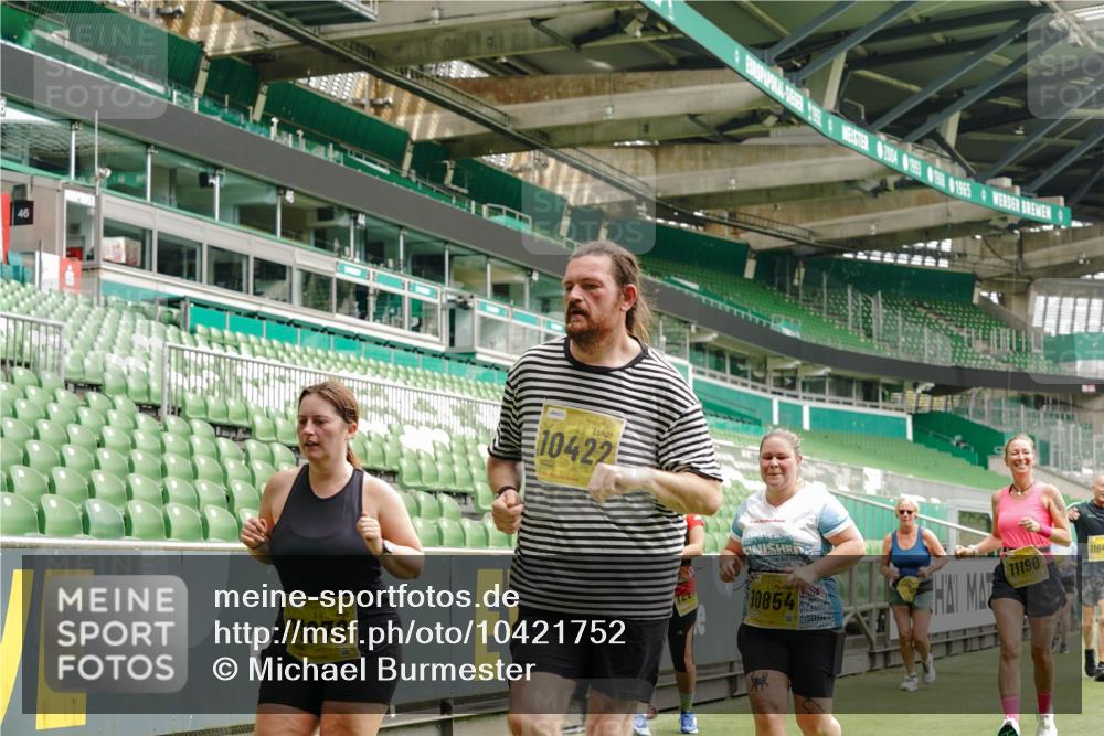 13.09.2026 - 21. swb-Marathon Bremen Michael Burmester http://msf.ph/oto/10421752 13.09.2026 10:45:15 Laufen im Stadion 10137, 10176, 10191, 10192, 10194, 10202, 10242, 10295, 10344, 10430, 10472, 10524, 10568, 10600, 10629, 10651, 10679, 10713, 10756, 10779, 10882, 10979, 10997, 10999, 11081, 11181, 11200, 11233, 11307, 11309, 11355, 11367, 11385, 11408, 11495, 11629, 11709, 11808, 11821, 11932, 11943, 12057, 12089, 12151, 12153, 12177, 12178, 12224, 12226, 12311, 12321, 12334, 12374, 12539, 10148, 10303, 10330 meine-sportfotos.de