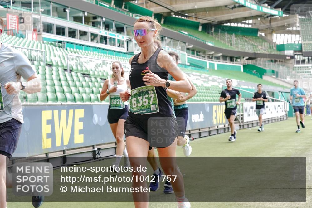 13.09.2026 - 21. swb-Marathon Bremen Michael Burmester http://msf.ph/oto/10421757 13.09.2026 12:59:38 Laufen im Stadion 135, 148, 191, 226, 232, 260, 342, 651, 745, 972, 1080, 1166, 1209, 1281, 1368, 1493, 1494, 1516, 1642, 1650, 1861, 1931, 1935, 1963, 2088, 2210, 2289, 2293, 2306, 2322, 2343, 2367, 2425, 2481, 2517, 2570, 2577, 2686, 2771, 2806, 2807, 2827, 2885, 2899, 2914, 2953, 2961, 2979, 3015, 3021, 3076, 3098, 3105, 3120, 3124, 3145, 3148, 3190, 3233, 3273, 3354, 3435, 3480, 3516, 3531, 3560, 3652, 3729, 3855, 3861, 3930, 3933, 3934, 205 meine-sportfotos.de