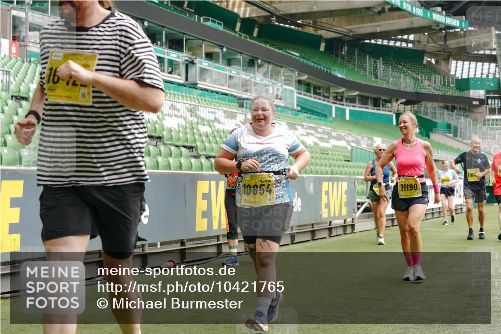 13.09.2026 - 21. swb-Marathon Bremen Michael Burmester http://msf.ph/oto/10421765 13.09.2026 10:45:16 Laufen im Stadion 10137, 10176, 10191, 10192, 10194, 10202, 10242, 10295, 10344, 10430, 10472, 10524, 10568, 10600, 10629, 10651, 10679, 10713, 10756, 10779, 10882, 10979, 10997, 10999, 11081, 11181, 11200, 11233, 11244, 11307, 11309, 11355, 11367, 11385, 11408, 11495, 11629, 11709, 11808, 11821, 11932, 11943, 12057, 12089, 12151, 12153, 12177, 12178, 12224, 12226, 12311, 12321, 12334, 12374, 12539, 10148, 10303, 10330 meine-sportfotos.de