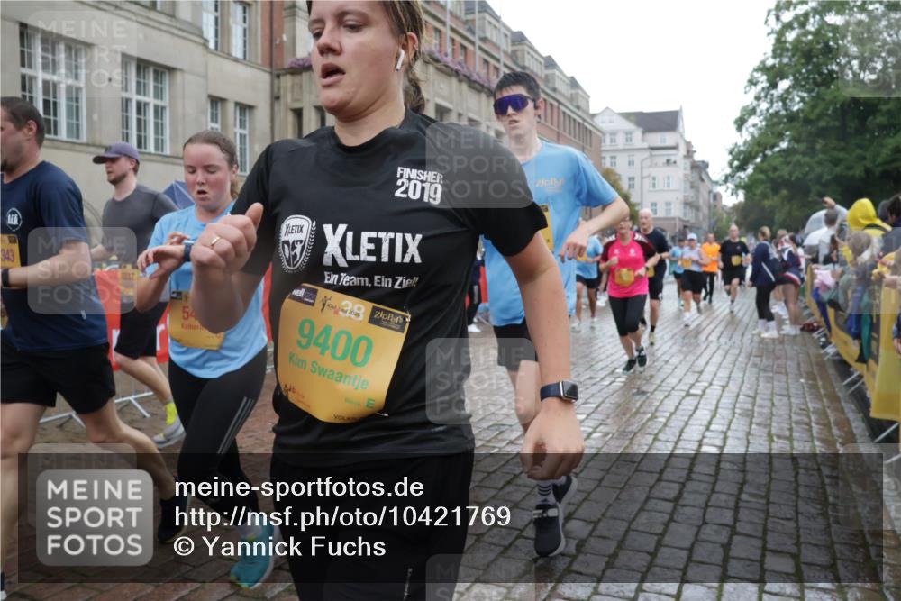 13.09.2026 - Kiel Lauf Yannick Fuchs http://msf.ph/oto/10421769 13.09.2026 10:54:46 Ziel 396, 459, 796, 1063, 1619, 1659, 1940, 2747, 3162, 3511, 3939, 3950, 4091, 4772, 4938, 5302, 5521, 5770, 5821, 5923, 6842, 6889, 7046, 7696, 8222, 8374, 8484, 8519, 8542, 9297, 9424, 10015, 10134, 10740, 12268, 12529, 243, 394, 548, 932, 1127, 1287, 1343, 1613, 1765, 2196, 2259, 2506, 2579, 3337, 3729, 4246, 4310, 4502, 4827, 5318, 5560, 5578, 6063, 6166, 6208, 6571, 6887, 6888, 7558, 8328, 8640, 8711, 8849, 9400, 9462, 9633, 454, 1815, 1973, 3084, 243 meine-sportfotos.de