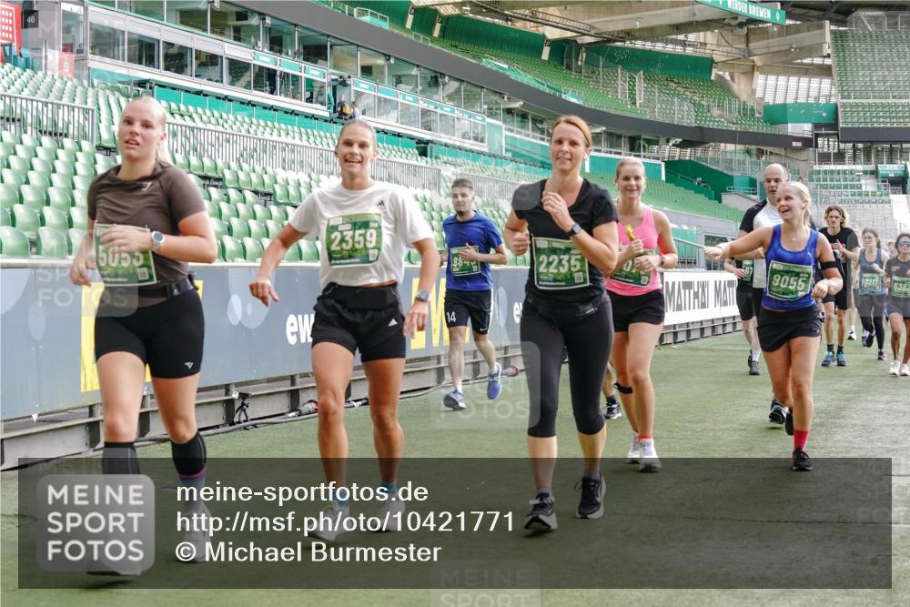 13.09.2026 - 21. swb-Marathon Bremen Michael Burmester http://msf.ph/oto/10421771 13.09.2026 13:22:28 Laufen im Stadion 128, 160, 211, 258, 343, 351, 423, 441, 533, 571, 601, 609, 620, 708, 782, 851, 892, 1060, 1094, 1157, 1158, 1177, 1178, 1259, 1316, 1331, 1344, 1417, 1518, 1657, 1669, 1676, 1691, 1729, 1746, 1788, 1883, 2213, 2290, 2414, 2433, 2475, 2504, 2526, 2551, 2619, 2632, 2652, 2660, 2685, 2711, 2736, 2828, 2954, 2964, 2995, 3010, 3022, 3034, 3144, 3225, 3252, 3347, 3351, 3505, 3530, 3559, 3682, 3727, 3784, 4020, 4054, 4231, 4406, 4407, 4431, 4467, 4584, 1506 meine-sportfotos.de