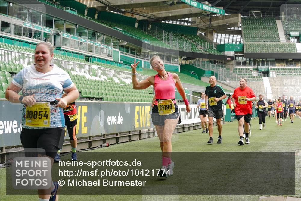 13.09.2026 - 21. swb-Marathon Bremen Michael Burmester http://msf.ph/oto/10421774 13.09.2026 10:45:17 Laufen im Stadion 10137, 10176, 10191, 10192, 10194, 10202, 10242, 10295, 10344, 10430, 10472, 10524, 10568, 10600, 10629, 10651, 10679, 10713, 10756, 10779, 10882, 10979, 10997, 10999, 11081, 11181, 11200, 11233, 11244, 11307, 11309, 11355, 11367, 11385, 11408, 11495, 11574, 11629, 11709, 11808, 11821, 11932, 11943, 12057, 12089, 12151, 12153, 12177, 12178, 12224, 12226, 12285, 12311, 12321, 12334, 12374, 12539, 10148, 10303, 10330 meine-sportfotos.de