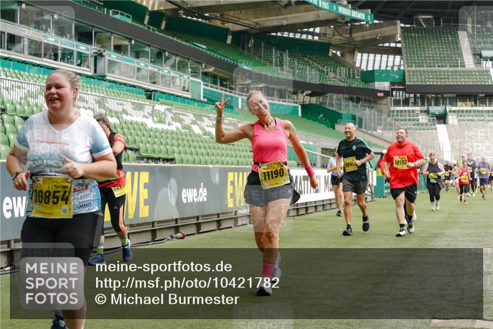 13.09.2026 - 21. swb-Marathon Bremen Michael Burmester http://msf.ph/oto/10421782 13.09.2026 10:45:17 Laufen im Stadion 10137, 10176, 10191, 10192, 10194, 10202, 10242, 10295, 10344, 10430, 10472, 10524, 10568, 10600, 10629, 10651, 10679, 10713, 10756, 10779, 10882, 10979, 10997, 10999, 11081, 11181, 11200, 11233, 11244, 11307, 11309, 11355, 11367, 11385, 11408, 11495, 11574, 11629, 11709, 11808, 11821, 11932, 11943, 12057, 12089, 12151, 12153, 12177, 12178, 12224, 12226, 12285, 12311, 12321, 12334, 12374, 12539, 10148, 10303, 10330 meine-sportfotos.de