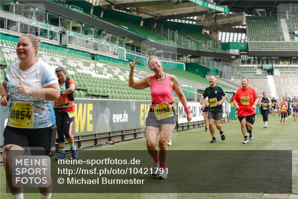 13.09.2026 - 21. swb-Marathon Bremen Michael Burmester http://msf.ph/oto/10421791 13.09.2026 10:45:17 Laufen im Stadion 10137, 10176, 10191, 10192, 10194, 10202, 10242, 10295, 10344, 10430, 10472, 10524, 10568, 10600, 10629, 10651, 10679, 10713, 10756, 10779, 10882, 10979, 10997, 10999, 11081, 11181, 11200, 11233, 11244, 11307, 11309, 11355, 11367, 11385, 11408, 11495, 11574, 11629, 11709, 11808, 11821, 11932, 11943, 12057, 12089, 12151, 12153, 12177, 12178, 12224, 12226, 12285, 12311, 12321, 12334, 12374, 12539, 10148, 10303, 10330 meine-sportfotos.de