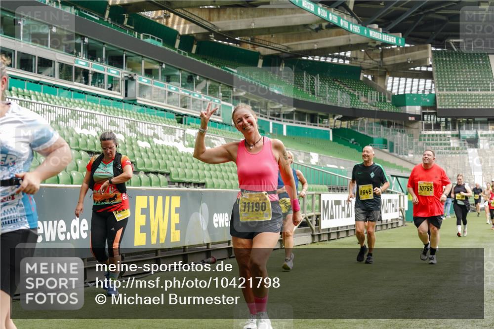 13.09.2026 - 21. swb-Marathon Bremen Michael Burmester http://msf.ph/oto/10421798 13.09.2026 10:45:17 Laufen im Stadion 10137, 10176, 10191, 10192, 10194, 10202, 10242, 10295, 10344, 10430, 10472, 10524, 10568, 10600, 10629, 10651, 10679, 10713, 10756, 10779, 10882, 10979, 10997, 10999, 11081, 11181, 11200, 11233, 11244, 11307, 11309, 11355, 11367, 11385, 11408, 11495, 11574, 11629, 11709, 11808, 11821, 11932, 11943, 12057, 12089, 12151, 12153, 12177, 12178, 12224, 12226, 12285, 12311, 12321, 12334, 12374, 12539, 10148, 10303, 10330 meine-sportfotos.de