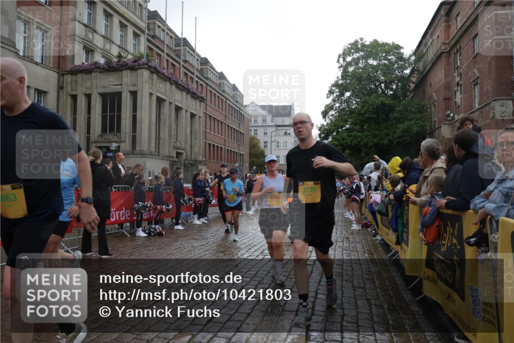 13.09.2026 - Kiel Lauf Yannick Fuchs http://msf.ph/oto/10421803 13.09.2026 10:54:49 Ziel 396, 454, 459, 796, 1063, 1619, 1659, 1940, 2357, 2747, 3162, 3511, 3939, 3950, 4091, 4772, 4938, 5302, 5521, 5770, 5890, 5923, 6842, 7046, 7419, 7696, 8222, 8374, 8484, 8519, 9424, 10134, 10148, 10740, 12268, 394, 932, 1127, 1287, 1613, 1765, 2259, 2506, 3729, 4246, 4310, 4502, 4827, 5318, 5560, 5578, 6063, 6166, 6208, 6571, 6887, 7558, 8328, 8640, 8711, 9462, 9633, 1459, 1815, 1973, 3084, 5104, 243 meine-sportfotos.de