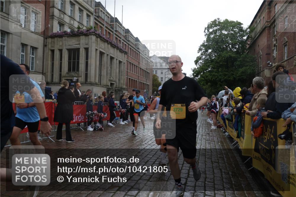 13.09.2026 - Kiel Lauf Yannick Fuchs http://msf.ph/oto/10421805 13.09.2026 10:54:49 Ziel 396, 454, 459, 796, 1063, 1619, 1659, 1940, 2357, 2747, 3162, 3511, 3939, 3950, 4091, 4772, 4938, 5302, 5521, 5770, 5890, 5923, 6842, 7046, 7419, 7696, 8222, 8374, 8484, 8519, 9424, 10134, 10148, 10740, 12268, 394, 932, 1127, 1287, 1613, 1765, 2259, 2506, 3729, 4246, 4310, 4502, 4827, 5318, 5560, 5578, 6063, 6166, 6208, 6571, 6887, 7558, 8328, 8640, 8711, 9462, 9633, 1459, 1815, 1973, 3084, 5104, 243 meine-sportfotos.de
