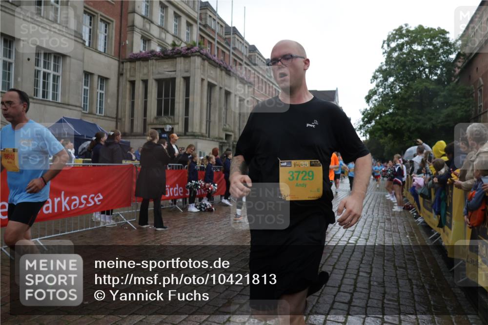 13.09.2026 - Kiel Lauf Yannick Fuchs http://msf.ph/oto/10421813 13.09.2026 10:54:49 Ziel 396, 454, 459, 796, 1063, 1619, 1659, 1940, 2357, 2747, 3162, 3511, 3939, 3950, 4091, 4772, 4938, 5302, 5521, 5770, 5890, 5923, 6842, 7046, 7419, 7696, 8222, 8374, 8484, 8519, 9424, 10134, 10148, 10740, 12268, 394, 932, 1127, 1287, 1613, 1765, 2259, 2506, 3729, 4246, 4310, 4502, 4827, 5318, 5560, 5578, 6063, 6166, 6208, 6571, 6887, 7558, 8328, 8640, 8711, 9462, 9633, 1459, 1815, 1973, 3084, 5104, 243 meine-sportfotos.de