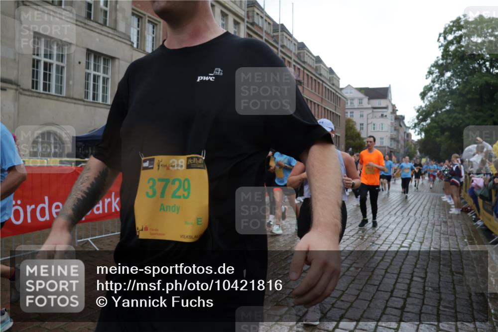 13.09.2026 - Kiel Lauf Yannick Fuchs http://msf.ph/oto/10421816 13.09.2026 10:54:49 Ziel 396, 454, 459, 796, 1063, 1619, 1659, 1940, 2357, 2747, 3162, 3511, 3939, 3950, 4091, 4772, 4938, 5302, 5521, 5770, 5890, 5923, 6842, 7046, 7419, 7696, 8222, 8374, 8484, 8519, 9424, 10134, 10148, 10740, 12268, 394, 932, 1127, 1287, 1613, 1765, 2259, 2506, 3729, 4246, 4310, 4502, 4827, 5318, 5560, 5578, 6063, 6166, 6208, 6571, 6887, 7558, 8328, 8640, 8711, 9462, 9633, 1459, 1815, 1973, 3084, 5104, 243 meine-sportfotos.de