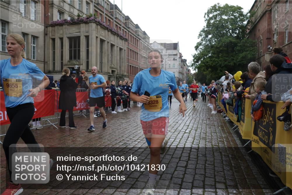 13.09.2026 - Kiel Lauf Yannick Fuchs http://msf.ph/oto/10421830 13.09.2026 10:54:56 Ziel 396, 454, 459, 575, 1232, 1619, 1659, 2198, 2357, 2554, 2747, 2813, 3162, 3511, 3699, 3950, 4369, 4370, 4625, 4652, 4665, 4902, 5260, 5521, 5770, 5890, 6842, 7419, 7696, 7722, 8374, 8519, 9573, 9601, 9849, 10058, 10134, 10148, 10170, 11157, 396, 796, 1063, 1127, 1287, 1940, 2259, 2506, 3939, 3950, 4091, 4502, 4772, 5560, 5578, 6063, 6166, 6208, 6571, 6887, 7558, 8328, 8711, 9462, 9633, 185, 1459, 1815, 1851, 1973, 2738, 3084, 3429, 3903, 4403, 4678, 4898, 5104, 2259, 5578 meine-sportfotos.de