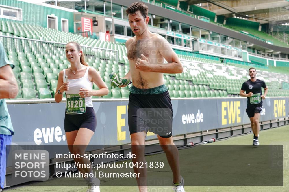 13.09.2026 - 21. swb-Marathon Bremen Michael Burmester http://msf.ph/oto/10421839 13.09.2026 12:59:40 Laufen im Stadion 135, 148, 191, 226, 232, 260, 342, 651, 745, 972, 1080, 1166, 1209, 1281, 1368, 1493, 1494, 1516, 1642, 1650, 1861, 1931, 1935, 1963, 2088, 2210, 2289, 2293, 2306, 2322, 2343, 2367, 2425, 2481, 2517, 2570, 2577, 2686, 2771, 2806, 2807, 2827, 2885, 2899, 2906, 2914, 2953, 2961, 2979, 3015, 3021, 3076, 3098, 3105, 3120, 3124, 3145, 3190, 3233, 3273, 3354, 3435, 3480, 3516, 3531, 3560, 3652, 3729, 3855, 3861, 3930, 3934, 205 meine-sportfotos.de